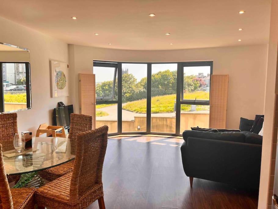 Apartment 2Bed With Pool & Sea View Apartment *