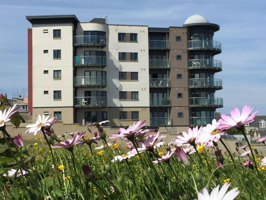 2Bed With Pool & Sea View Apartment