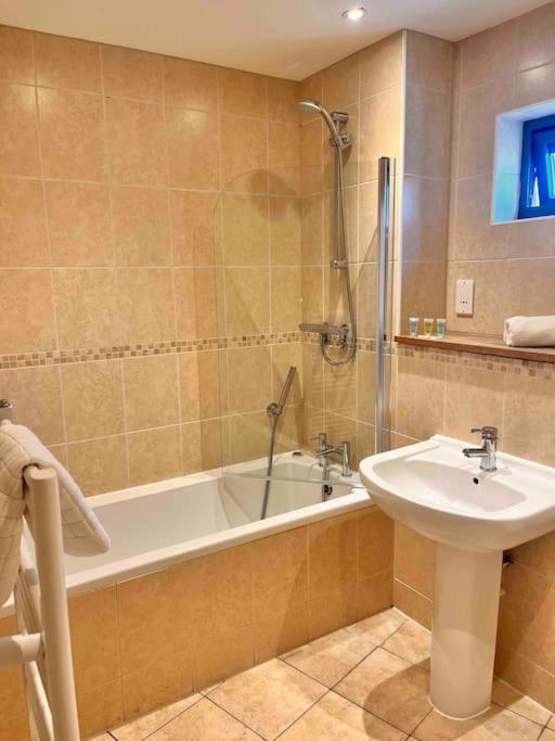 2Bed With Pool & Sea View Apartment